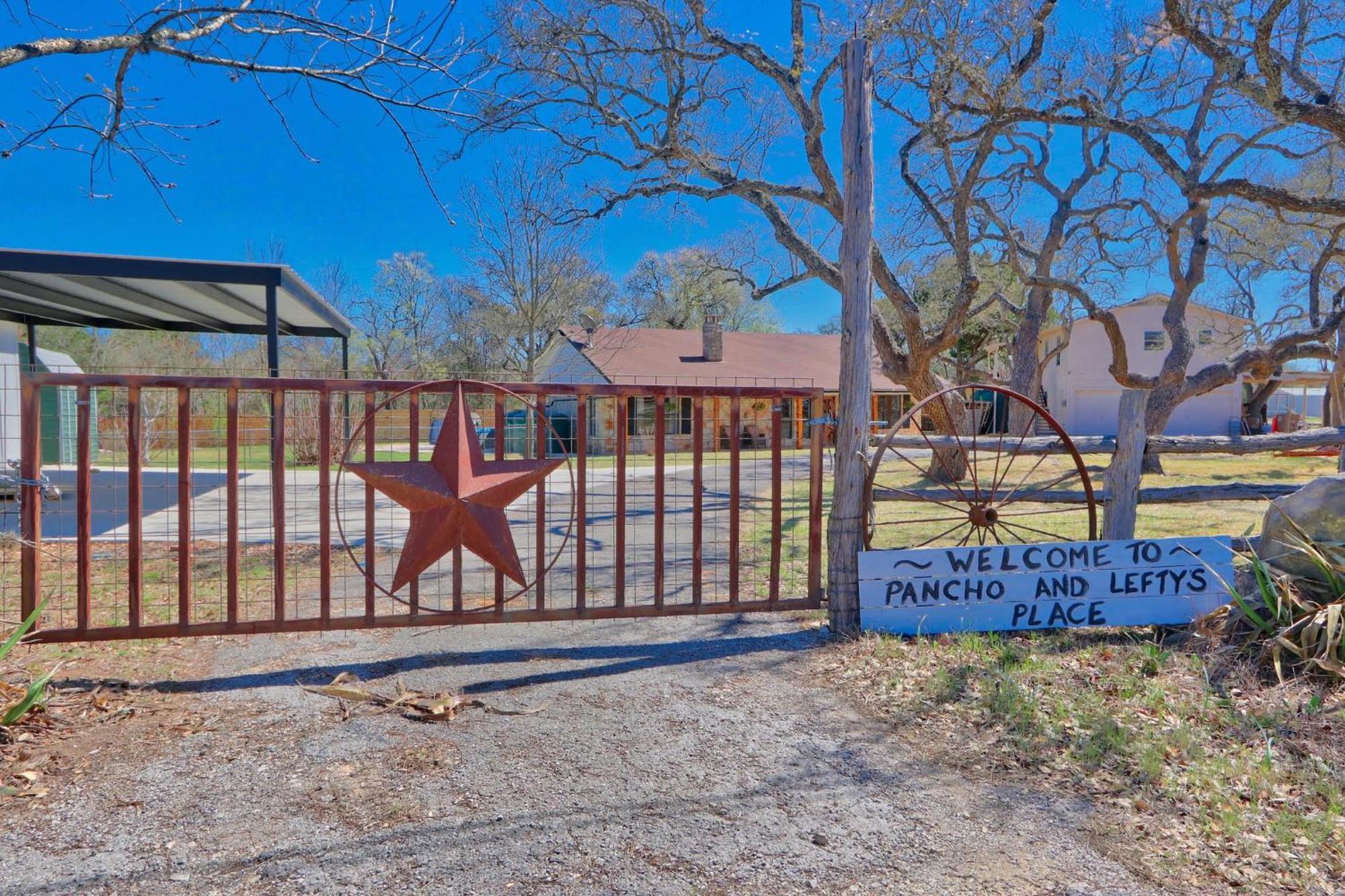 Pancho And Lefty'S - Place Wimberley Dış mekan fotoğraf